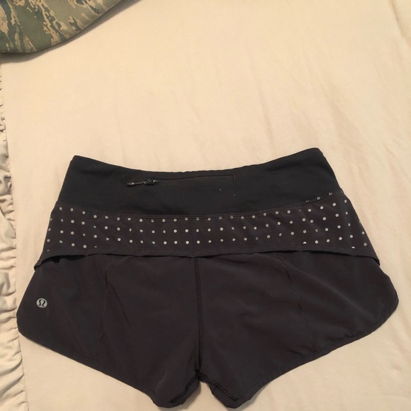 Lululemon shorts size 4 - Picture 1 of 3
